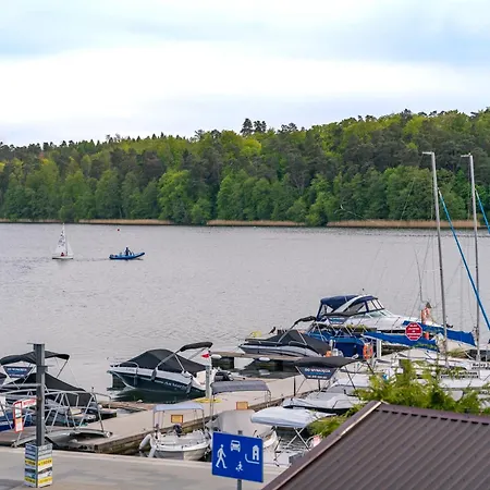 Zeglarza Przy Promenadzie, Mikołajki
