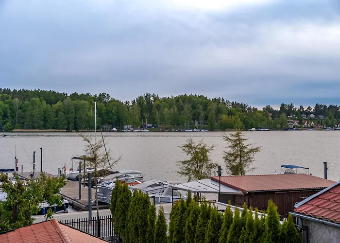 żeglarza Przy Promenadzie, * Mikołajki